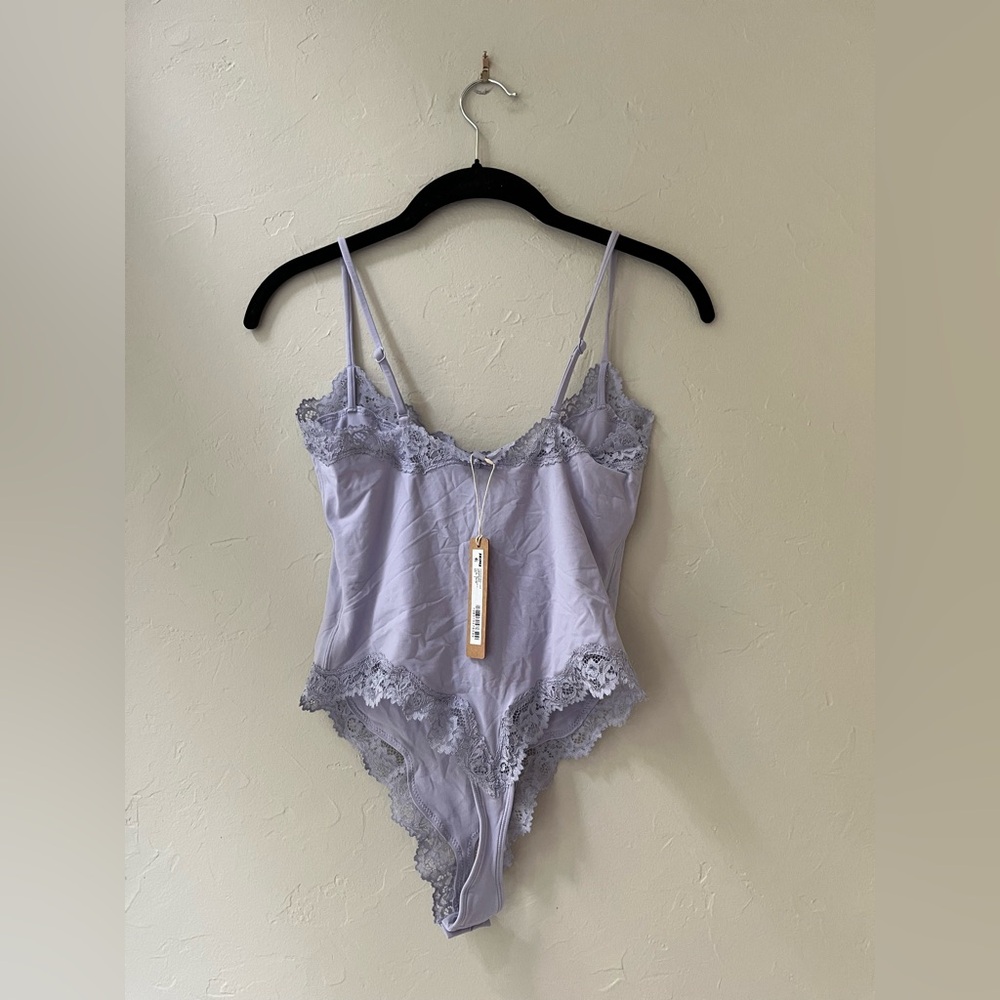 SKIMS FITS EVERYBODY LACE CAMI BODYSUIT JUPITER S - Picture 2 of 4